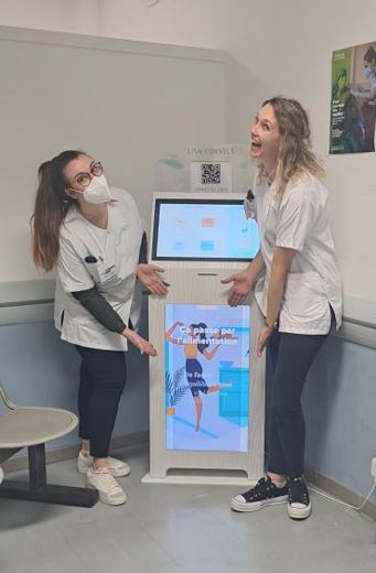 Dispositif Lisa Connect installé en salle d'attente