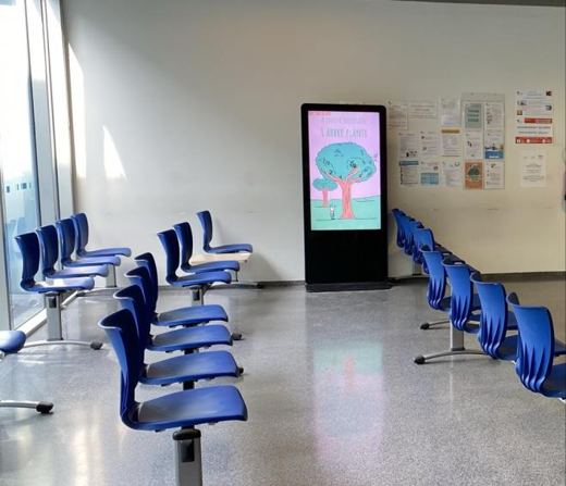 Dispositif Lisa Connect installé en salle d'attente