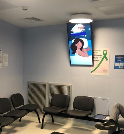 Dispositif Lisa Connect installé en salle d'attente