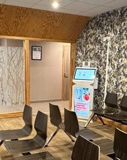 Dispositif Lisa Connect installé en salle d'attente